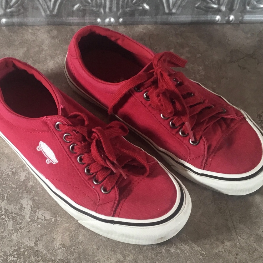 VANS RED SKATE TENNIS SHOES SIZE 6.5 MEN, SIZE 8 WOMEN